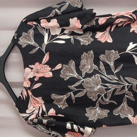 Nicole Miller Originals Linen Blend Short Sleeve V-Neck Floral Shift Dress - Picture 11 of 15